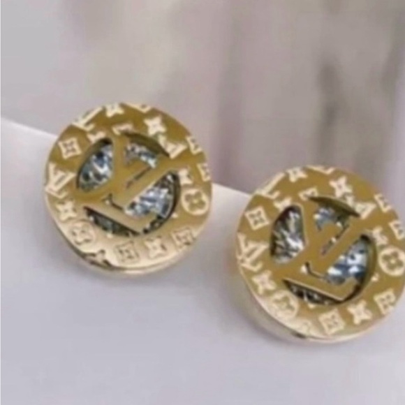 Elegant Gold Stud Earrings